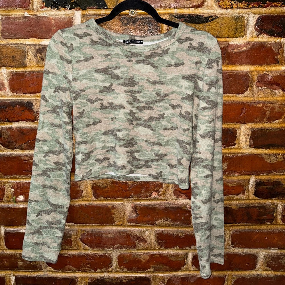 ZARA Camo Long Sleeve Crop Top, Size Large